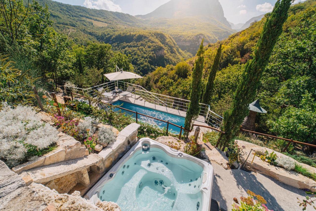 Marcheamore - La Roccaccia Relax, Art & Nature Montefortino エクステリア 写真